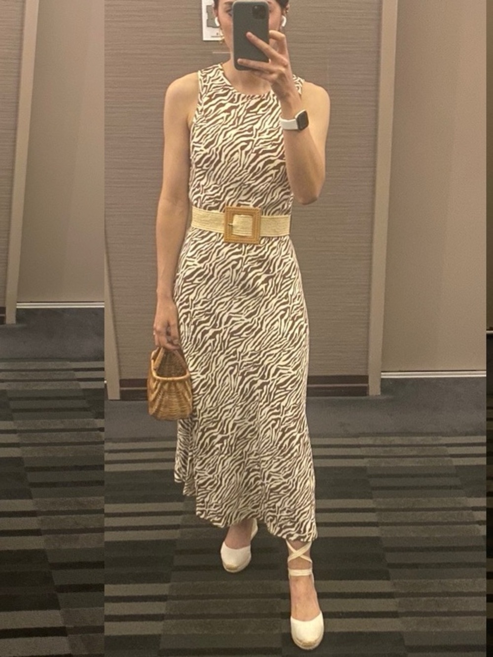 WAYF Sleeveless Zebra-Print Midi Dress in Cream and Brownsize XS - S